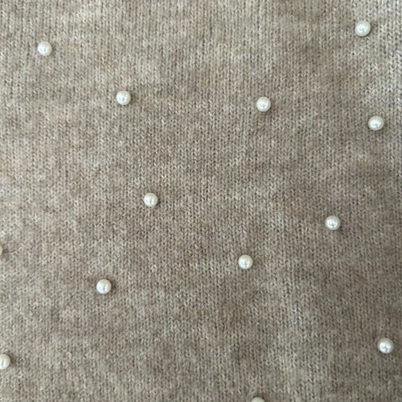 H&M Beige Faux Pearl Embellished Crewneck Sweater Size Medium Poly/Wool Blend - Picture 5 of 9